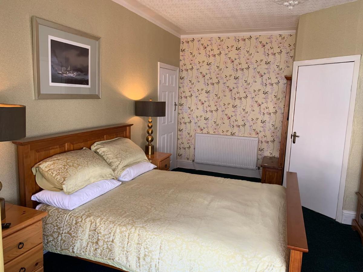 Heather Glen. Six Bedroom Home Near The Sea. Blackpool Exterior foto